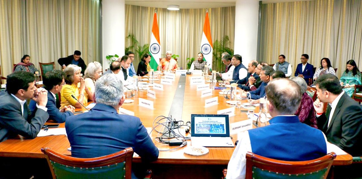 mppchaudhary's tweet image. आज #नई_दिल्ली में माननीय केंद्रीय वित्त एवं कॉर्पोरेट कार्य मंत्री श्रीमती निर्मला सीतारमण जी की अध्यक्षता में पूंजी बाजार के प्रतिनिधि मंडल के साथ बजट पूर्व बैठक में सहभागिता की।

इस दौरान पूंजी बाजार से संबंधित नीतिगत सुधारों पर सार्थक चर्चा हुई, जिसका प्रभाव आगामी बजट में…