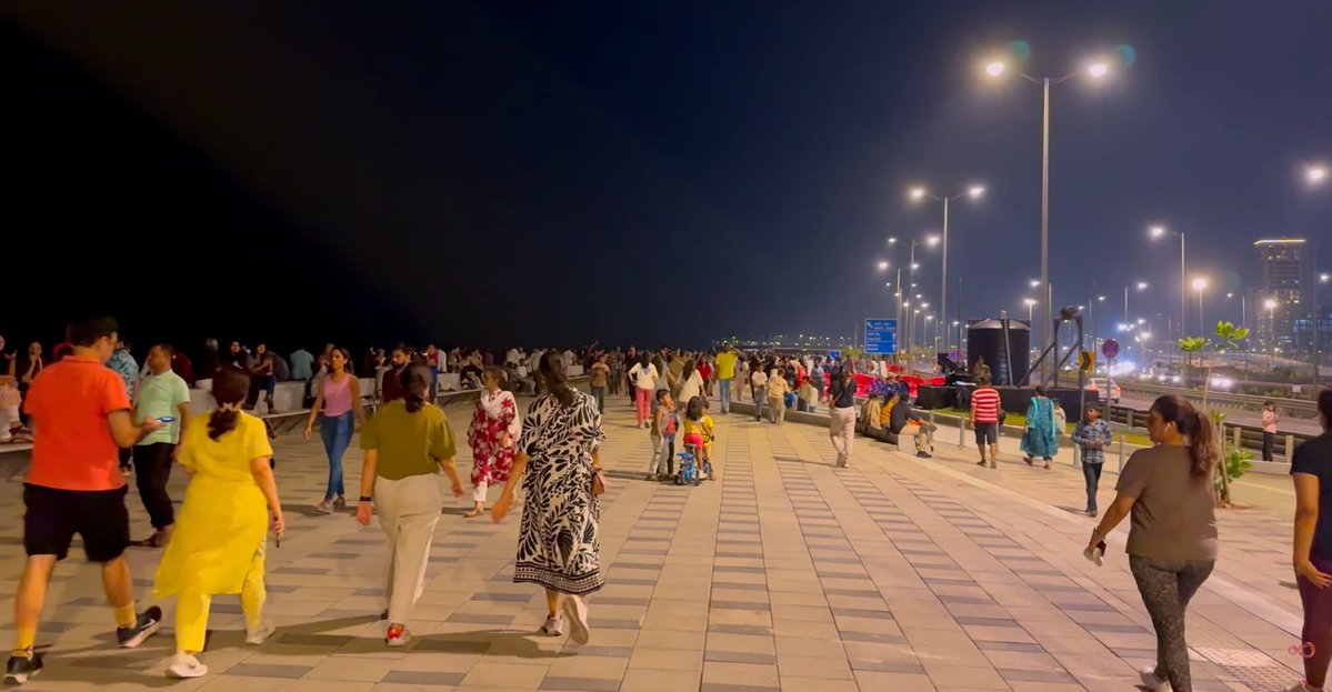 AvisharDutta's tweet image. Amazing...the Worli part of the coastal road sea face.

From YT: City Vibes