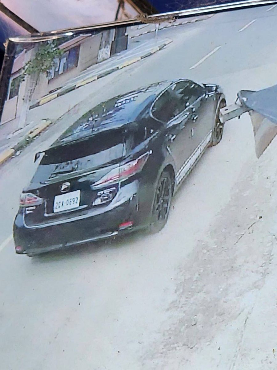 jacobincambodia's tweet image. BREAKING: Armed group frees a prisoner from the Svay Rieng Provincial Court. Police are now pursuing the attackers.

Morning of 18 November 2025. A group of armed offenders, believed to be Chinese nationals, stormed the Svay Rieng Provincial Court and shot their way in to free…