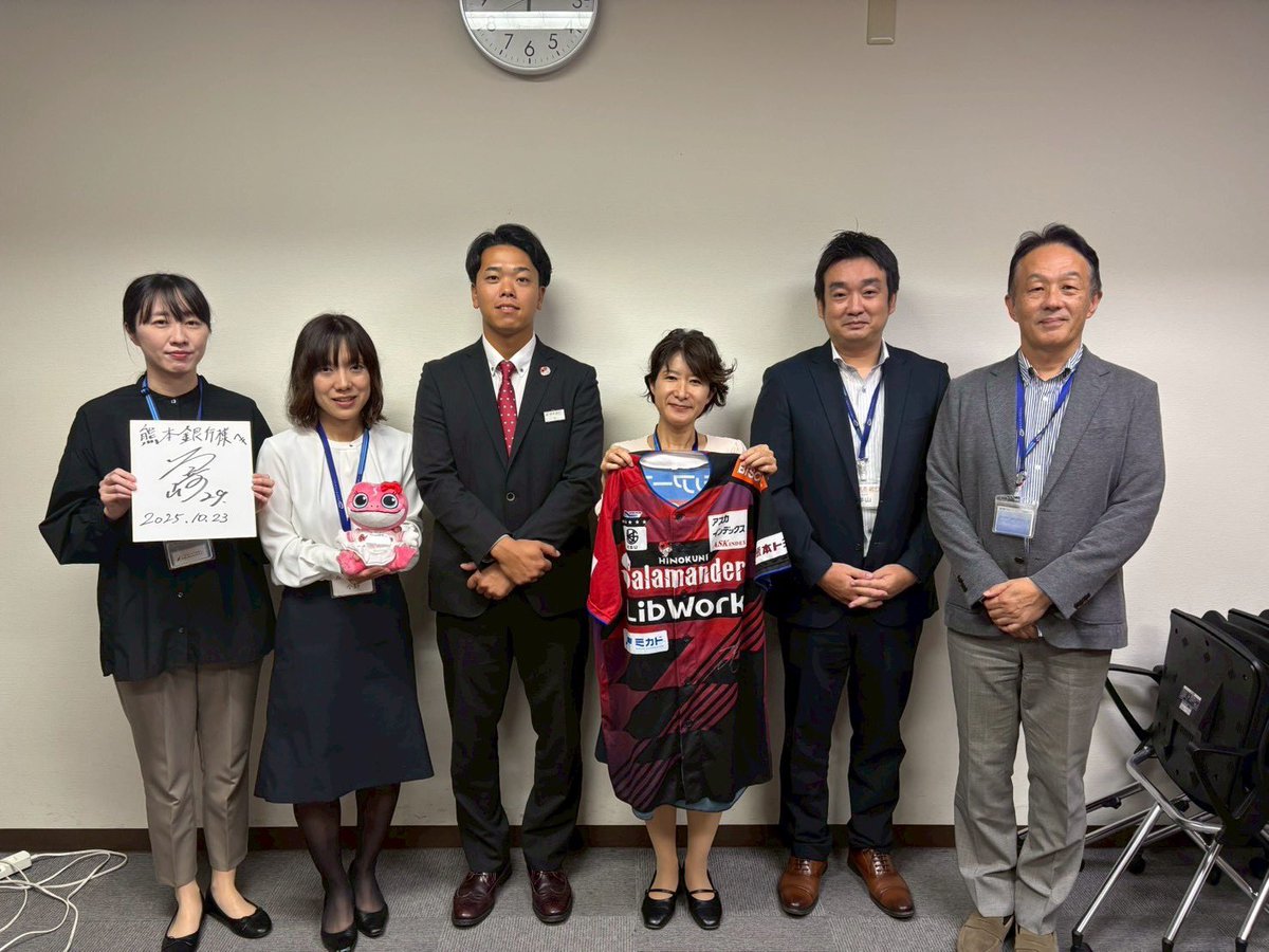 KpbProject's tweet photo. 《2025シーズン御礼訪問》
オフィシャルスポンサー
#株式会社熊本銀行 様
今シーズンの御礼に伺い、
🔴#大﨑太貴 野手総合コーチ兼任選手
がご挨拶をさせていただきました。
今シーズン ご支援・ご声援をありがとうございました。
#火の国サラマンダーズ
#Grabagain https://t.co/MnV4Xd6sGG