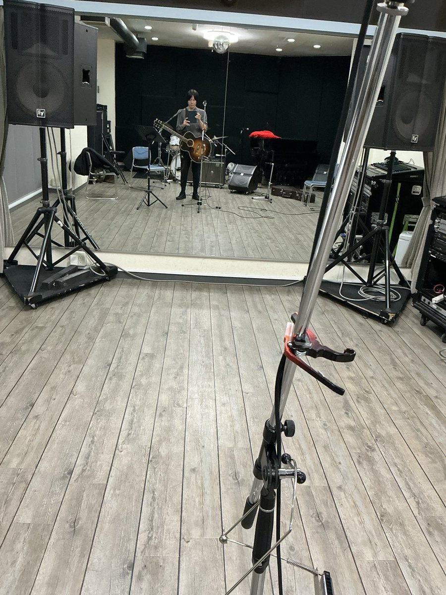 nakaoyusuke0620's tweet photo. 弾き語りワンマン晩秋2025

いいねぇと独り言発し
構築してきました曲順
本日最終通し日

今週金曜、吉祥寺GB
ぜひ楽しんで貰えたらと

感謝祭としまして
写真家Masumiさん撮影GBワンマン
想い出ポスカード（写真3枚目）をご来場皆様にプレゼント
ぜひ受け取ってくださいませ

https://t.co/nOVQXNHuNP https://t.co/22adJnTSXe