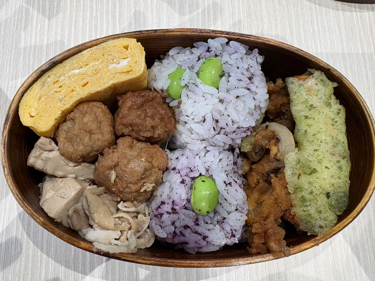 ほぼ同じ弁当〜🍱 明日はセットのポテトが無料でLだからマックランチに