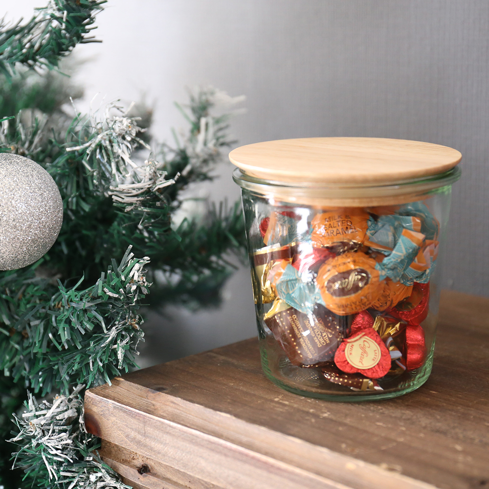 monseuil_staff's tweet image. MOLD SHAPE 500mlは、チョコレートやキャンディーなどのお菓子を入れるのにもちょうどいいサイズです。
お菓子を入れてクリスマスツリーの近くに飾っても素敵ですよ。
marcs.shop/?pid=185562943
#weck 
#weckしてみた
#marcsstore 
#調味料ストッカー
#キッチン
#ガラス食器
#ガラスキャニスター