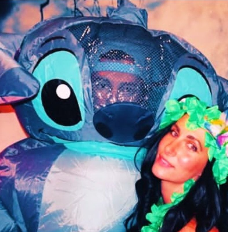 sokeepned's tweet image. la gorra adentro del traje ? okay el q tiene plata hace lo q quiere