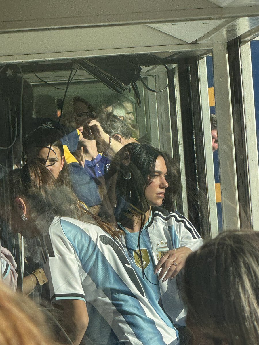 duadelion's tweet image. cuando no estas, la casa vacía pregunta cuándo volverás