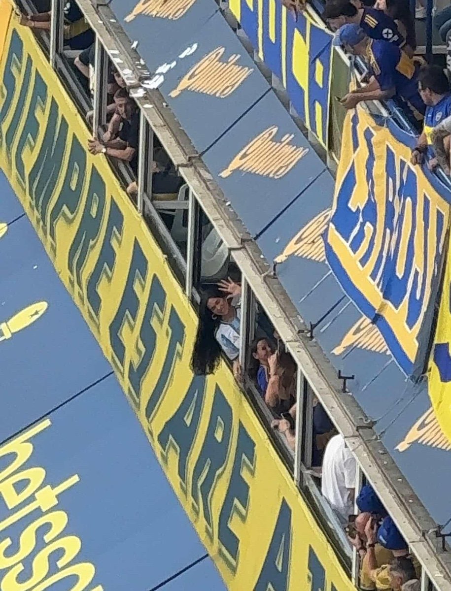 duadelion's tweet image. cuando no estas, la casa vacía pregunta cuándo volverás