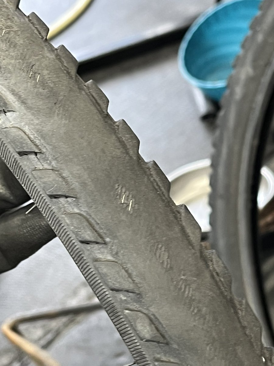 先日のお客様。 「これはタイヤ交換になります。」 「タイヤ交換は後で