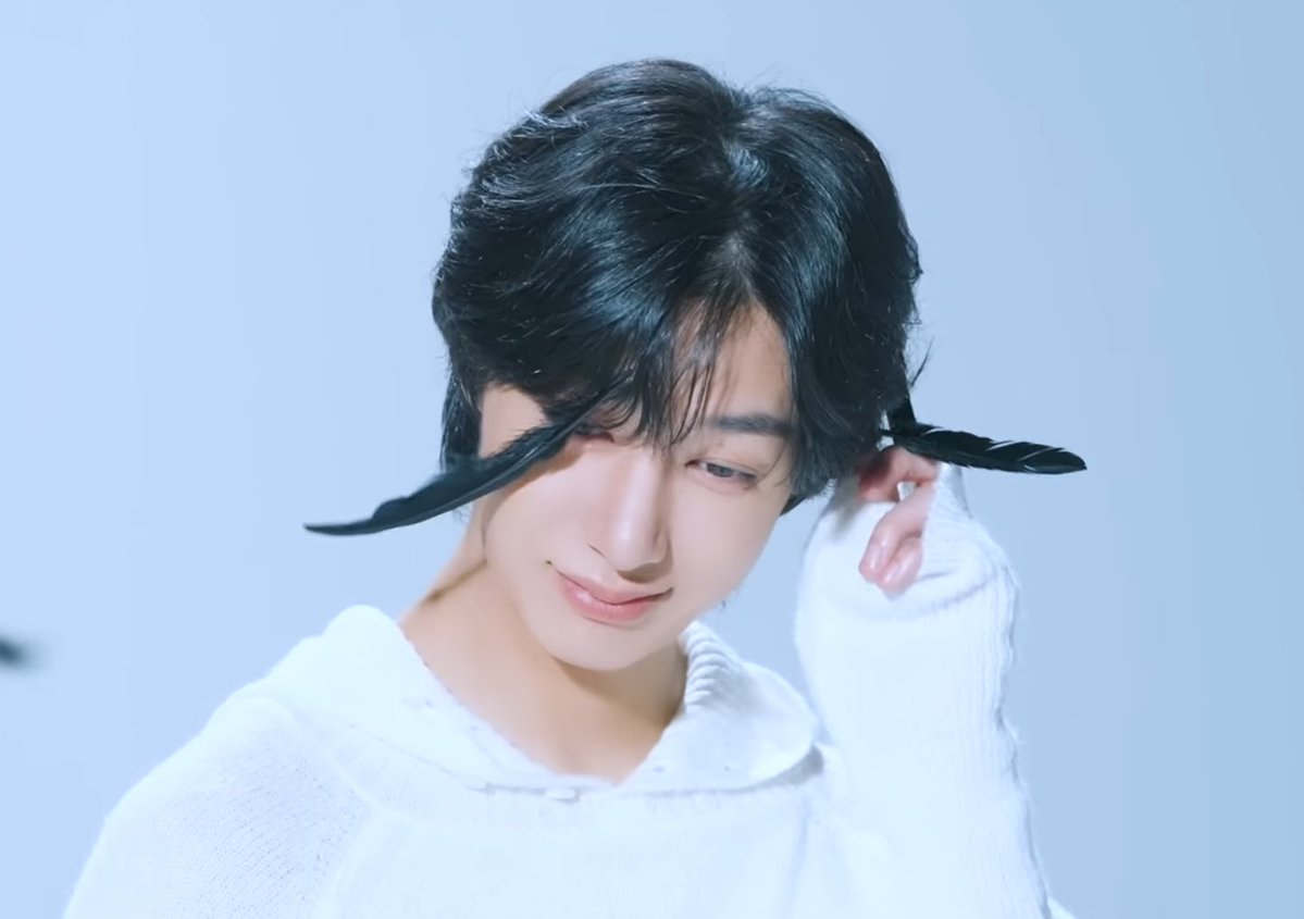 hwonpics's tweet image. &apos;Baby blue&apos; MV behind