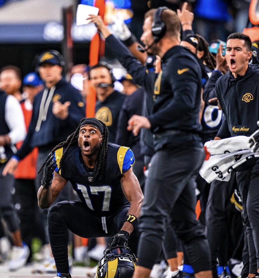 MLFootball's tweet image. WHAT. A. PHOTO.

DAVANTE ADAMS GOING CRAZY ON THE SIDELINE ACTER THE WIN.

🔥🔥🔥