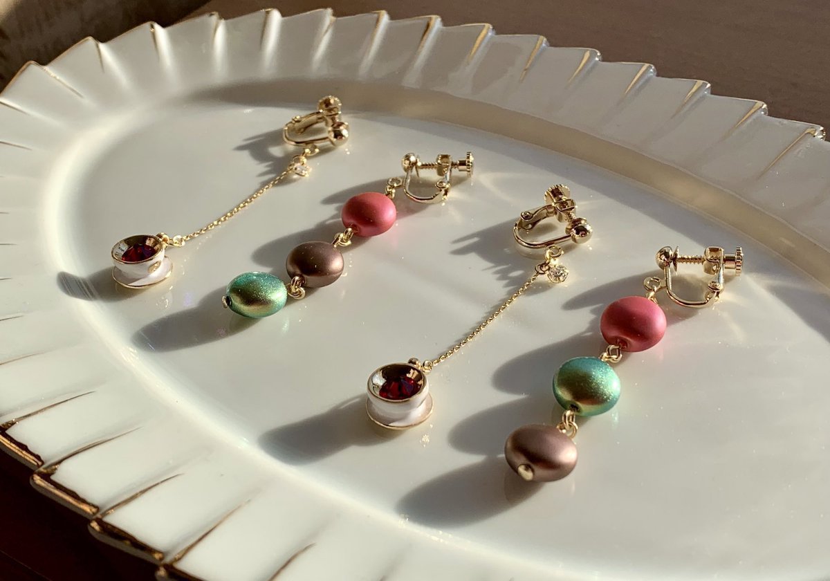 UVレジンをメインに使って、お菓子をイメージしたアクセサリーを作っています。

【イベント】
#CARAMEL_MUSEUM 
12/5(金)〜12/10(水)
池袋PARCO本館 B1F
M-22

【委託先】
<a href="/C_CHOCOLAT_C/">CARAMEL CUBE CHOCOLAT</a> 様
B-36
<a href="/Lupopo_cafe/">*LUPOPO cafe&gallery* 三軒茶屋の糖質オフのケーキ専門カフェとハンドメイドのお店</a> 様

【minne】
minne.com/@theoryasa17

<a href="/Lupopo_cafe/">*LUPOPO cafe&gallery* 三軒茶屋の糖質オフのケーキ専門カフェとハンドメイドのお店</a> 様、いつもありがとうございます🙇‍♀️