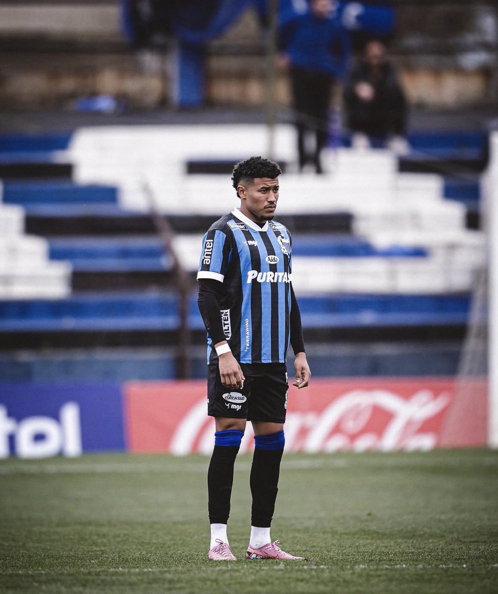 AHORA 🚨 

River Plate 🇦🇷 tiene en carpeta a Kevin Amaro para sumarlo al lateral derecho.
Interesa y mucho.

➡️ El jugador tiene contrato con Liverpool hasta el año 2028.
➡️ Restan aún conocer detalles, pero desde Liverpool estarían dispuestos a negociar.