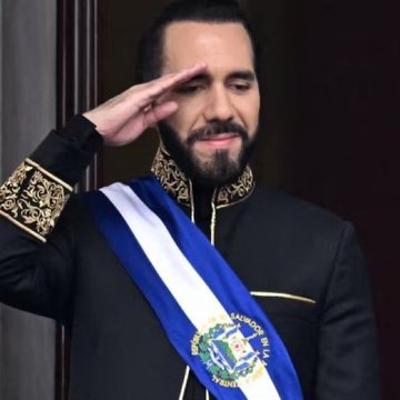 etherpr1's tweet image. Amid widespread fear over the bear market, El Salvador reportedly purchased $100 million in Bitcoin, marking a bold move that contrasts sharply with the prevailing sentiment among anxious investors today.