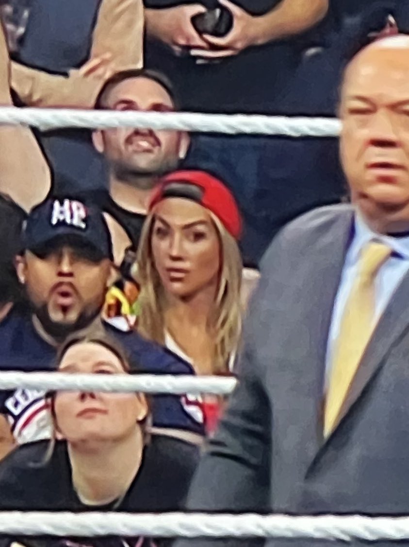 chr1stophersims's tweet photo. Whoever she is.. you are gorgeous 😍😅 #WWERaw  #WWEMSG https://t.co/SOaFyOoHG5