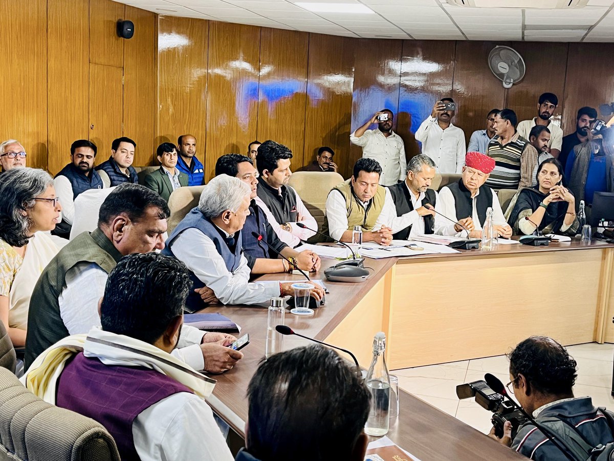 KrishnaPooniaIN's tweet image. कृषि मंत्री राजस्थान सरकार श्री किरोड़ीलाल मीणा जी, चूरू प्रभारी मंत्री सहित कृषि विभाग सहित अन्य विभागों के उच्चाधिकारियों के साथ पंत कृषि भवन, जयपुर में हमारे 21 सदस्यीय प्रतिनिधि मंडल की सार्थक और सकारात्मक वार्ता हुई।

खरीफ-2021 के बकाया 500 करोड़ रू. के बीमा क्लेम के सम्बन्ध…