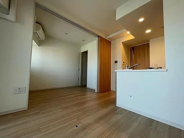 zfMMxcczmP0RMKC's tweet image. 【丸ノ内線四谷三丁目徒歩3分‍🏡】

⭐️1️⃣000⭐️

・間取り40.03㎡の1LDK🏠
・オートロック＆宅配ボックス完備
・ネット無料＆浴室乾燥機付き🛜
・新宿＆六本木どちらにも出やすい🚉
・ペット相談可🐶&amp;amp;即入居🉑
・2020年築のスタイリッシュ物件🆕

🚨気になる家賃や審査注意点は→…