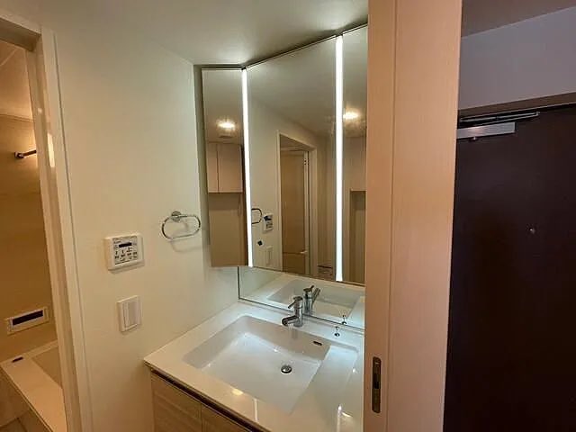 zfMMxcczmP0RMKC's tweet image. 【丸ノ内線四谷三丁目徒歩3分‍🏡】

⭐️1️⃣000⭐️

・間取り40.03㎡の1LDK🏠
・オートロック＆宅配ボックス完備
・ネット無料＆浴室乾燥機付き🛜
・新宿＆六本木どちらにも出やすい🚉
・ペット相談可🐶&amp;amp;即入居🉑
・2020年築のスタイリッシュ物件🆕

🚨気になる家賃や審査注意点は→…