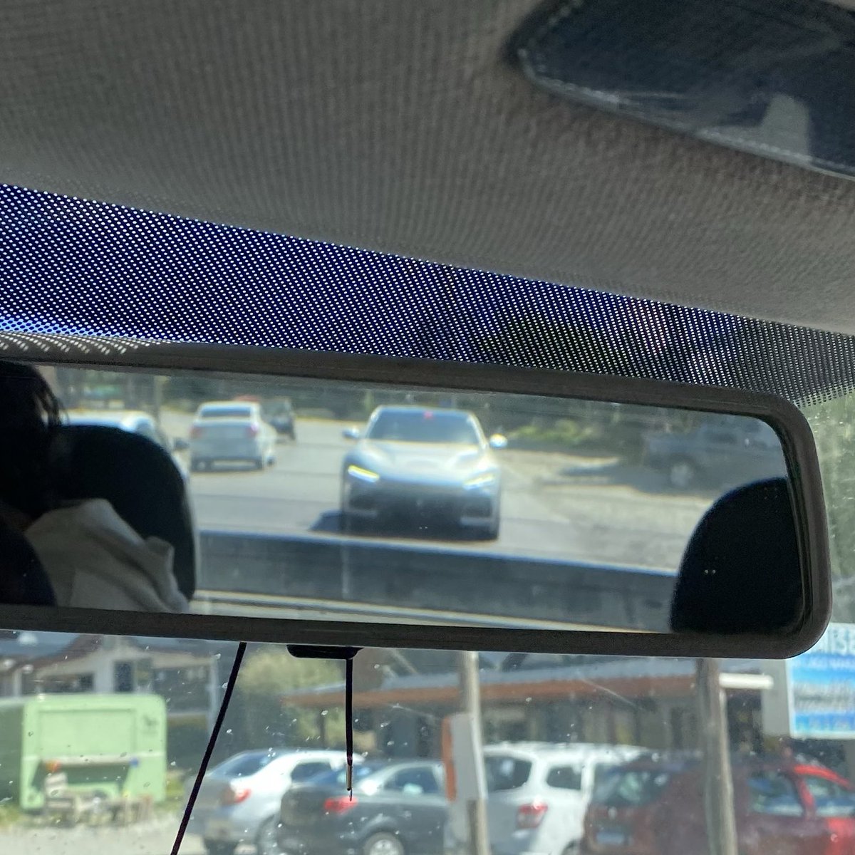 SVazquez55's tweet photo. Está muy interesante el tránsito en Bariloche ⛰️
🐎🇮🇹
#ferrari #cavalcade #patagonia #bariloche #ferraricavalcade https://t.co/MQSKThpHOH