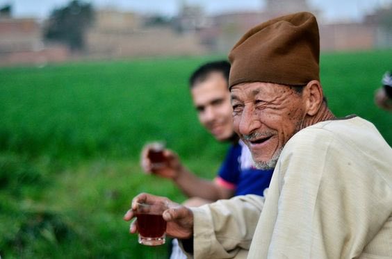 '
صباح الخير  ..

اللّهُمّ يومًا نقولُ فيه :

والرّوحُ مِنْ فَرْطِ السُّرورِ توهّجَتْ !
.
#بوح_الصورة 
#صباح_الخير