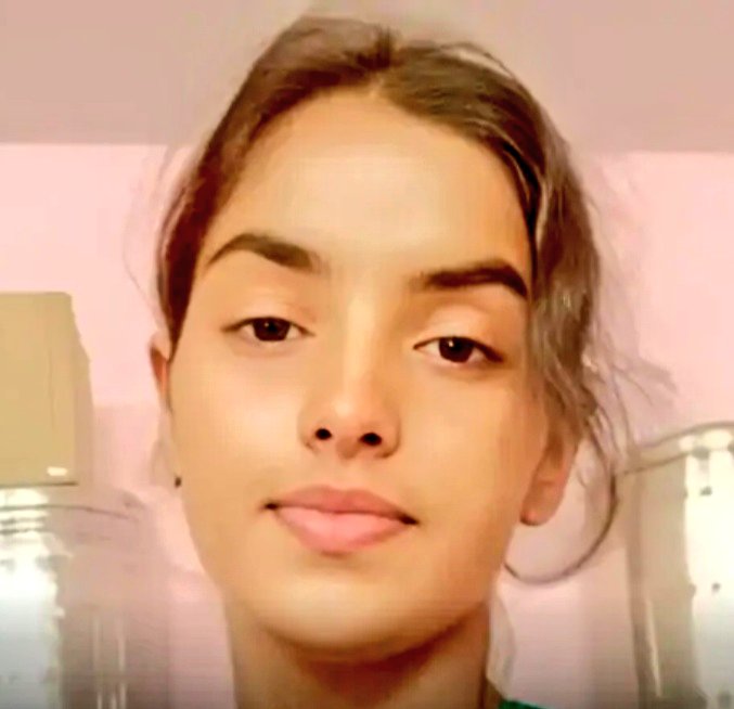 प्रयागराज के रहने वाले हर्षवर्धन सिंह ने गर्लफ्रेंड साक्षी यादव की हत्या कर दी।

हर्षवर्धन सिंह सेना का जवान है, कई सालों से साक्षी यादव के साथ रिलेशनशिप में था।

लेकिन जब साक्षी यादव ने उससे शादी करने की बात कही तो उसे ठीक नहीं लगा।

हर्षवर्धन सिंह की शादी कहीं और तय हो जाती है,