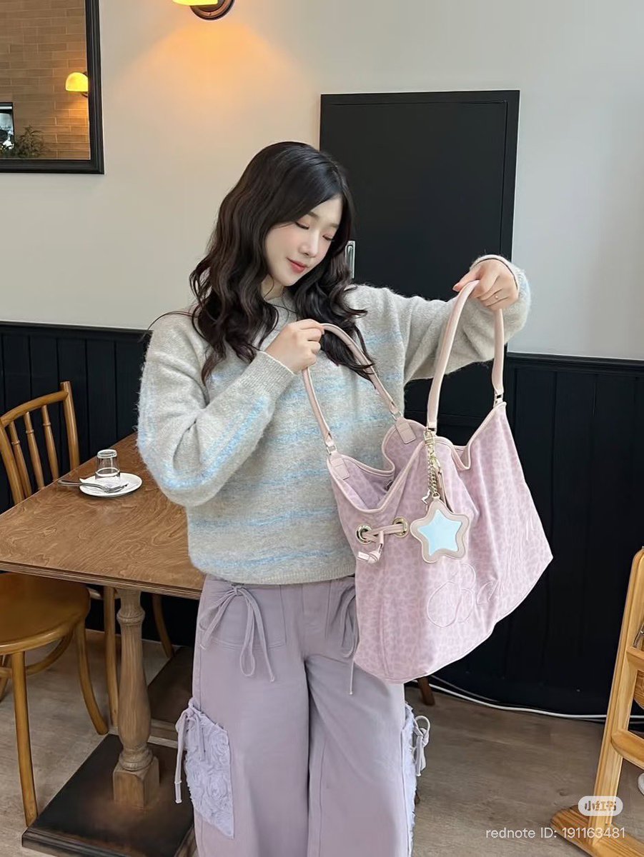daisyisflowers_'s tweet photo. Bad blue bag sale 30% พสเกาฮิตมากช่วงนี้ราคาดีสุดๆ สนใจใบไหนสอบถามได้เลยค่า⭐️⚡️

ราคาเริ่มต้น 3190-3590-. มัดจำ 1,000

https://t.co/RY1fgbhUg6

#พรีเกาหลี #พรีออเดอร์เกาหลี #badblue https://t.co/rUSiq9M0j7