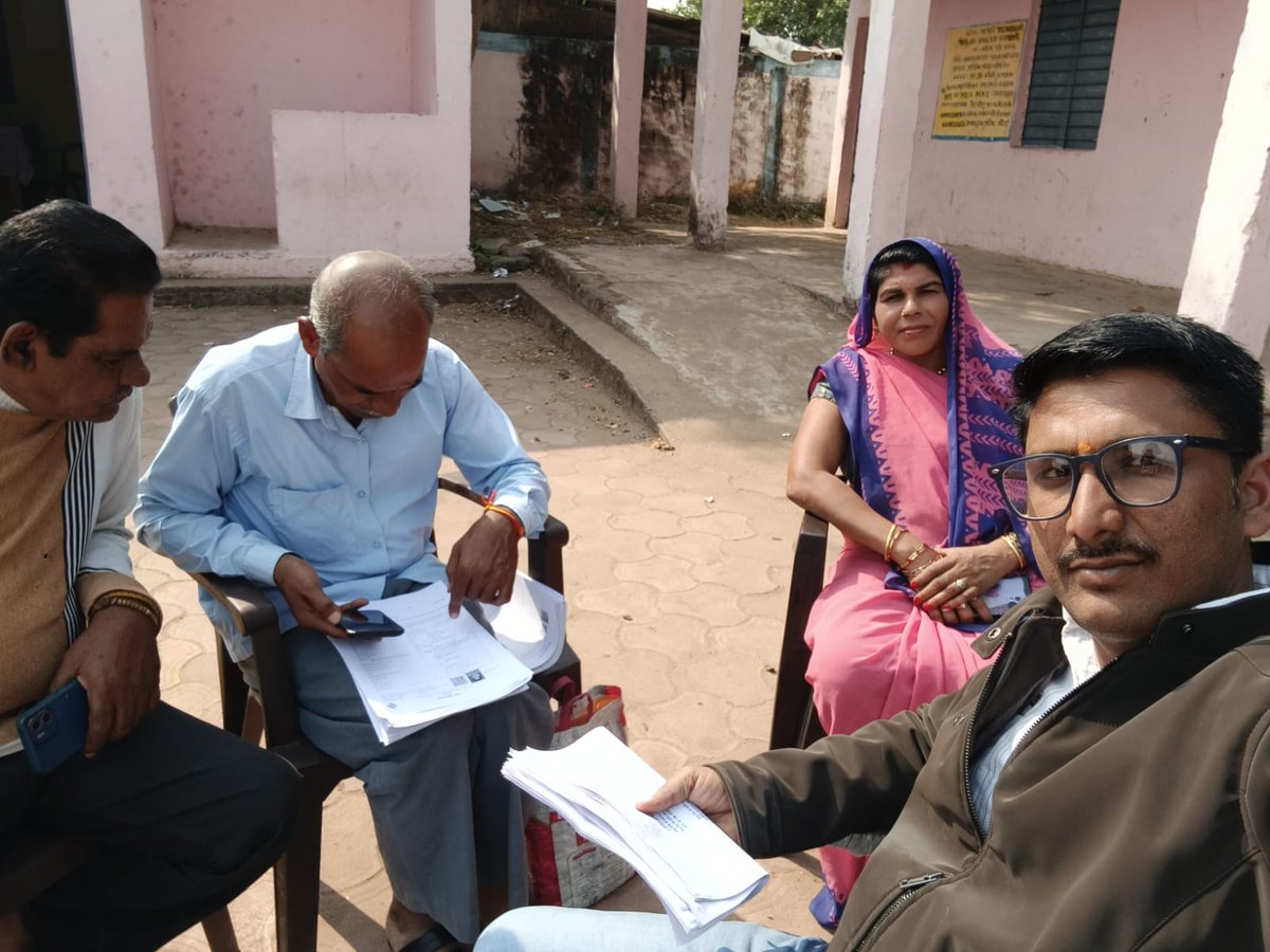 ProjsSehore's tweet image. • सीहोर जिले में एसआईआर की रफ्तार तेज़,  कई बीएलओ बने उत्कृष्ट प्रदर्शन के उदाहरण

• कलेक्टर ने सभी बीएलओ को किया प्रोत्साहित

• कई बीएलओ ने 98 प्रतिशत तक कार्य किया पूर्ण

#JansamparkMP #MadhyaPradesh #sehore  #एसआईआर #मतदाता