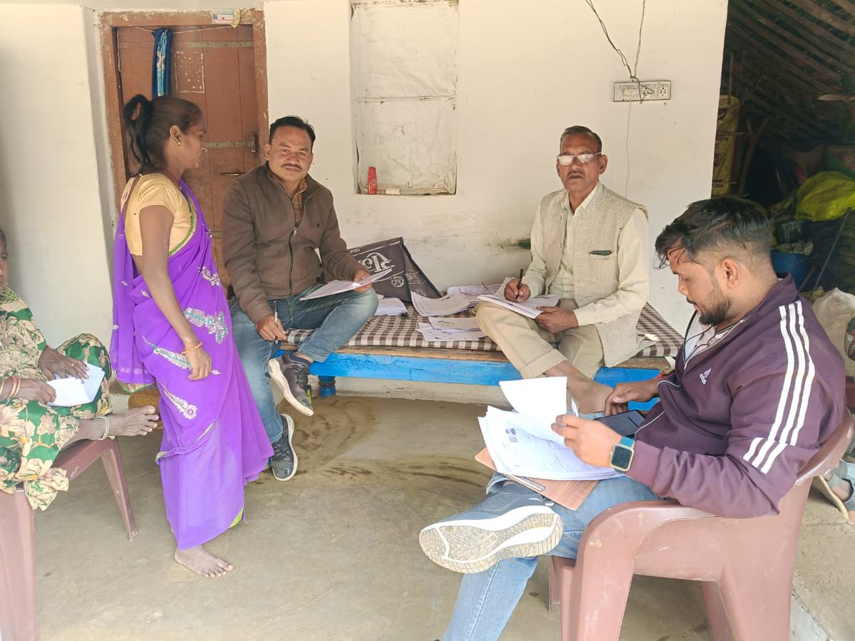 ProjsSehore's tweet image. • सीहोर जिले में एसआईआर की रफ्तार तेज़,  कई बीएलओ बने उत्कृष्ट प्रदर्शन के उदाहरण

• कलेक्टर ने सभी बीएलओ को किया प्रोत्साहित

• कई बीएलओ ने 98 प्रतिशत तक कार्य किया पूर्ण

#JansamparkMP #MadhyaPradesh #sehore  #एसआईआर #मतदाता