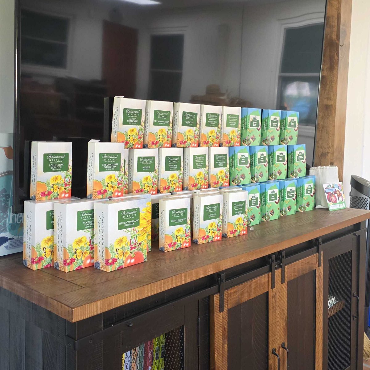 We completely revamped our bundling strategy at <a href="/epicgardening/">Epic Gardening</a> and <a href="/BotanicalSeeds/">Botanical Interests 🌻</a>, if you're in ecomm this may be interesting to you:

First, we acquired <a href="/BotanicalSeeds/">Botanical Interests 🌻</a> ~3 years ago, a then 29 year old seed brand with 750+ varieties of seed. The founders were primarily focused