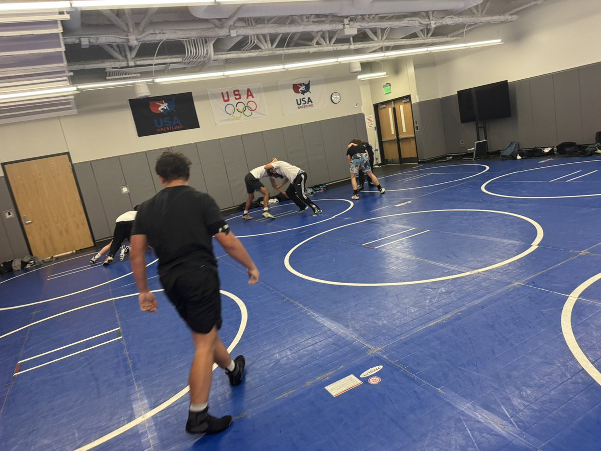 OPS_WestviewWR's tweet image. Time to Punch the clock and work! Not a bad first day of practice lots of room for growth! Gina be a great year #punchtheclock #finishempty