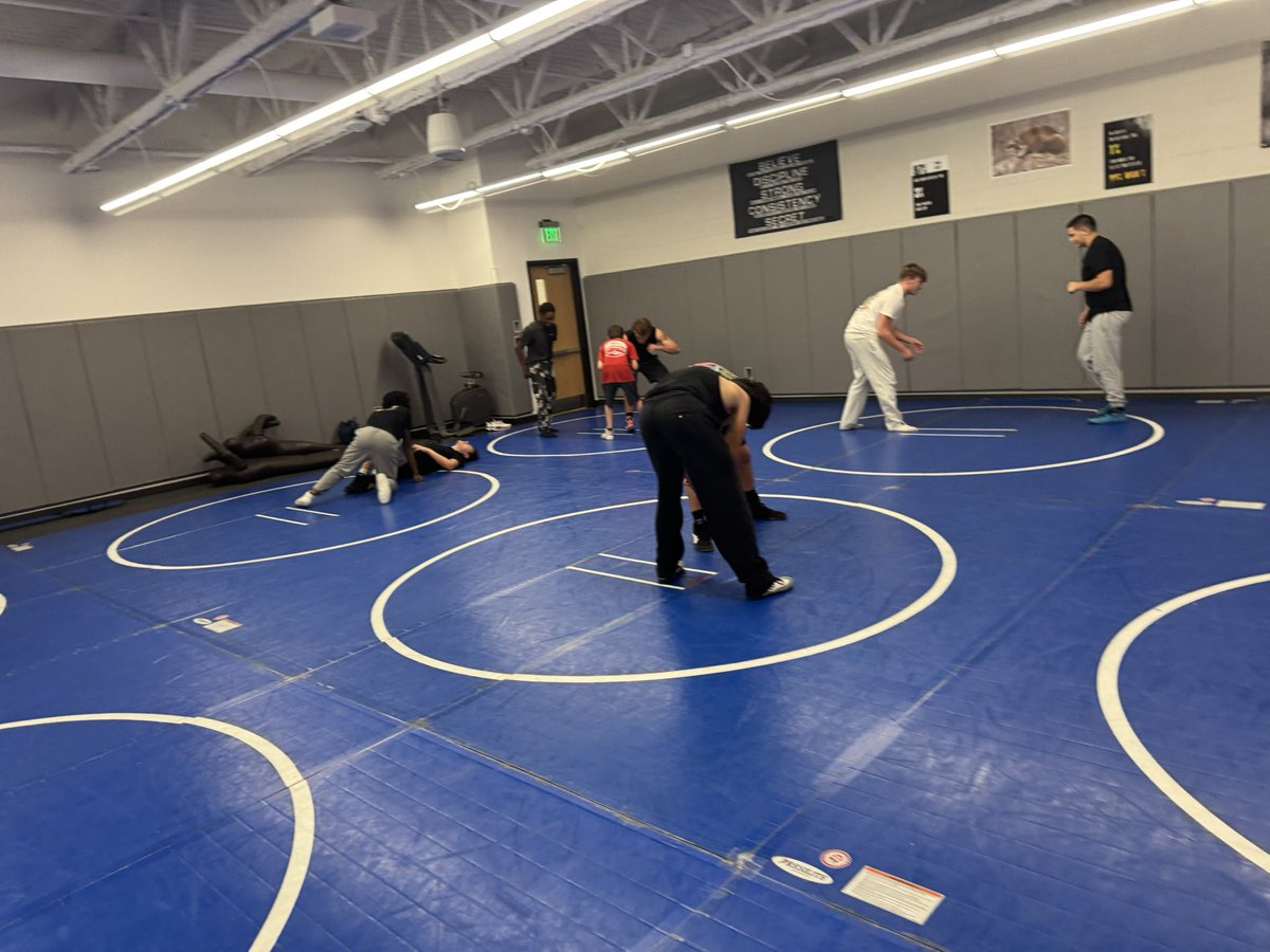 OPS_WestviewWR's tweet image. Time to Punch the clock and work! Not a bad first day of practice lots of room for growth! Gina be a great year #punchtheclock #finishempty