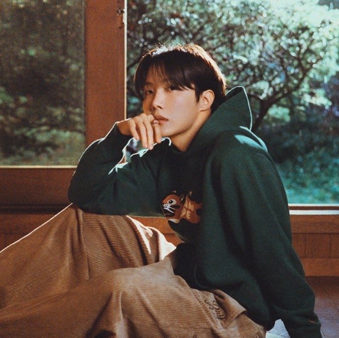 JhopeNews_'s tweet photo. I vote #jhope for #POPGOLDENAWARDS2025 https://t.co/221kOEv5eI
