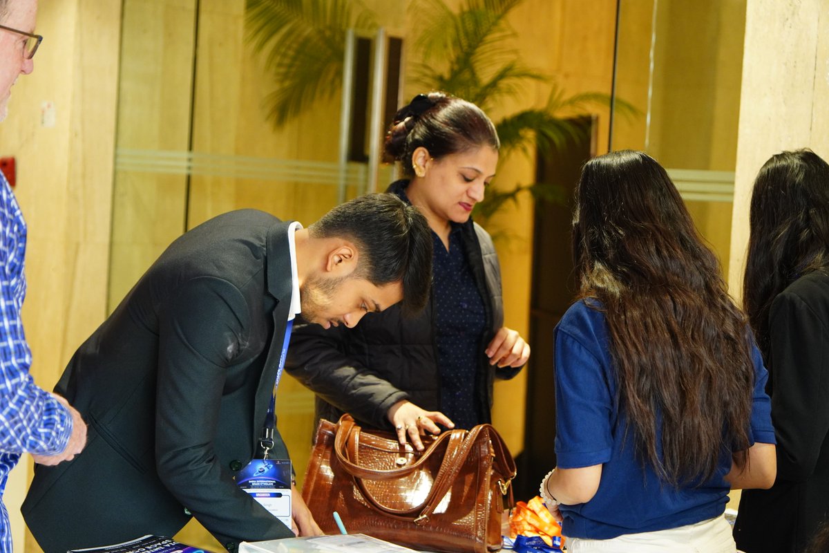 ISpA_India's tweet image. A warm start to the day as delegates connect over tea - energizing conversations before a day of space innovation.  #ISC25