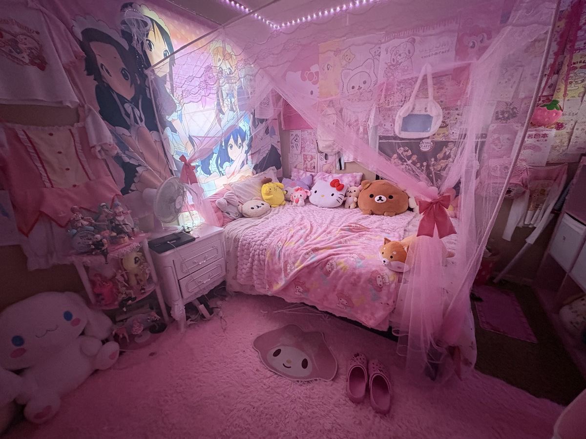 pawinof's tweet image. room part so accurate i’m crying