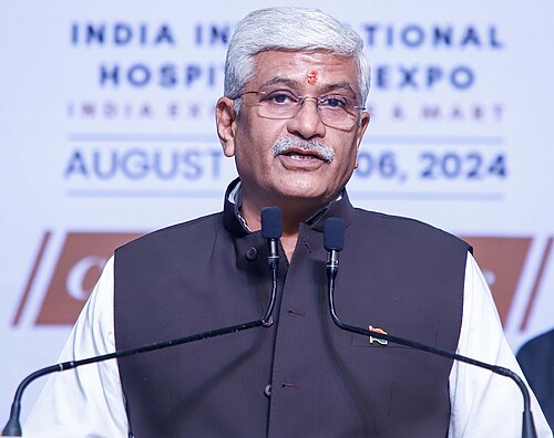 YTKDIndia's tweet image. Meet Tourism Minister Gajendra Singh Shekhawat.

In 2024, India welcomed 9.66 Million foreign tourists.

🇮🇳 India - 9.6 M
🇨🇳China - 32 M
🇹🇷Turkey - 52.6 M
🇹🇭Thailand - 35 M
🇮🇩Indonesia - 13.9 M
🇸🇬Singapore - 16.5 M

@gssjodhpur sir, a few questions for you. Kindly answer. 🙏

If…