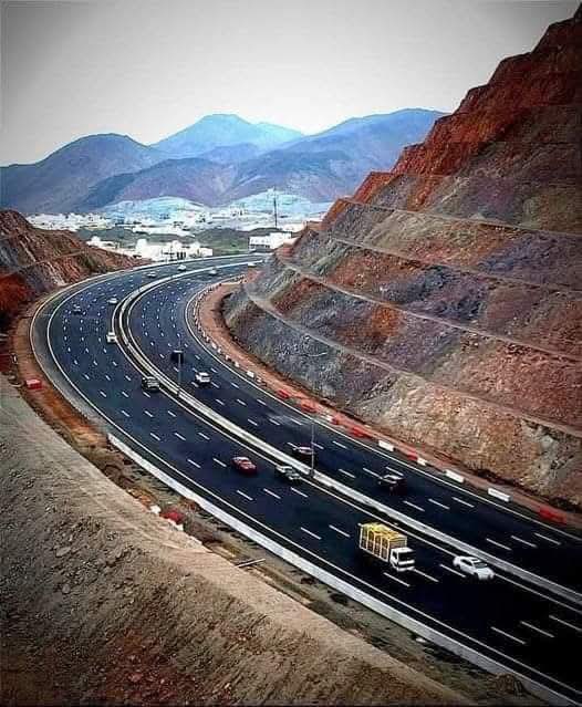 Denzinoh's tweet photo. When complete, this will be one of the best highways in East and Central Africa. Kenya is raising the bar and showing the region what’s possible. #AsanteRais Mau Summit Highway. https://t.co/MPt7Nqma4p