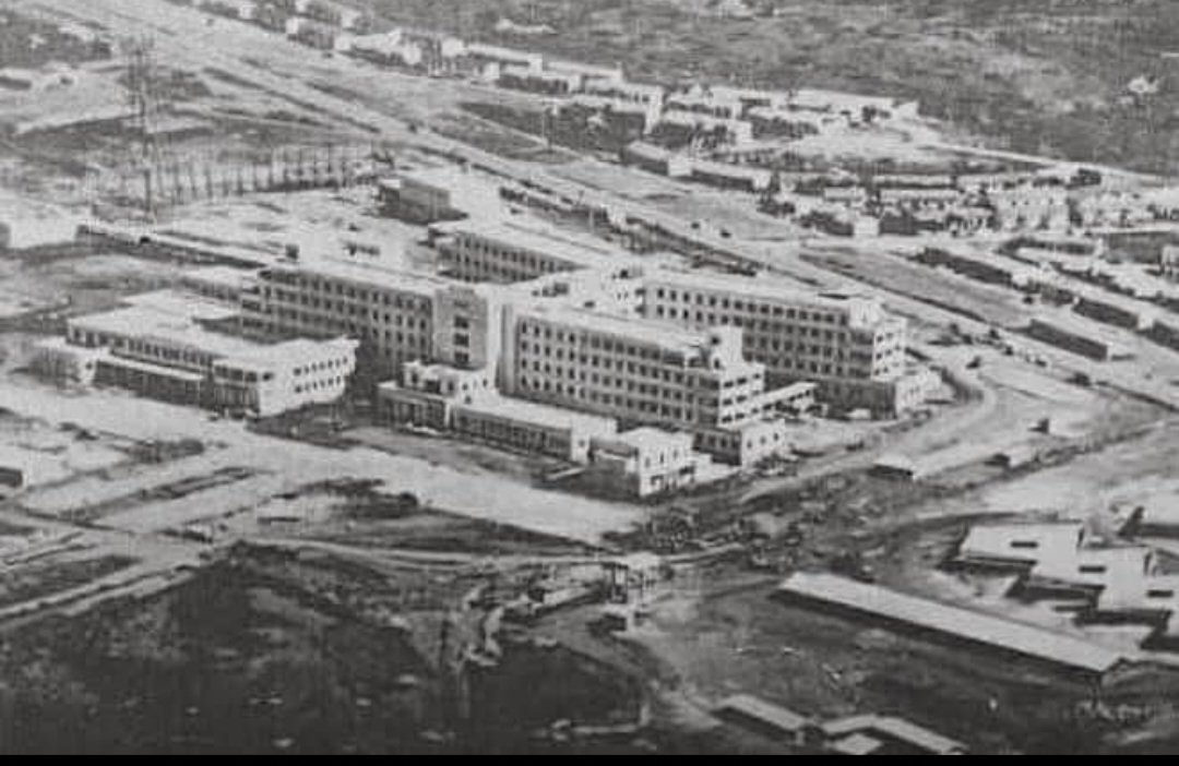 Esta imagen aérea nos muestra el imponente edificio del Hospital Central Dr. Antonio María Pineda en #Barquisimeto. 
Ayer lunes 16/11/2025 cumplió 71 años de  inaugurado por el entonces ministro de Sanidad, Dr. Pedro Gutiérrez Alfaro el 16 de noviembre de 1954. 
Foto: @kikewar