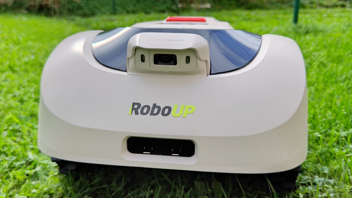 iRoboUP's tweet image. 🌱 New review from heise online!

If you have a small, simple garden, this is a review you definitely don&apos;t want to miss. No setup needed, no app required, no extra costs, just press play and mow.

&quot;Mit dem Raccoon 2 SE mischt Robup den Markt für Mähroboter ohne Begrenzungskabel…