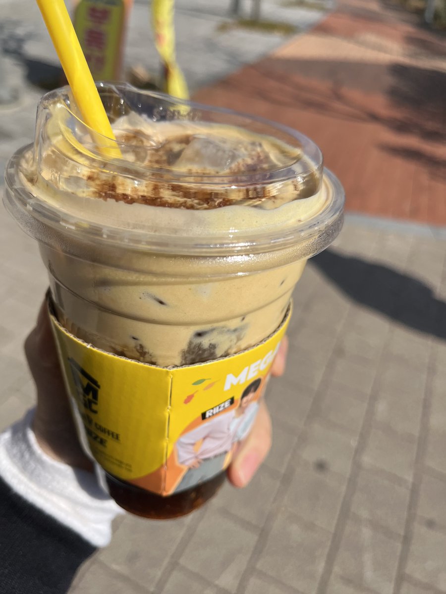 ppilu9's tweet image. 메가커피 군고구마 크림브륄레 슈페너
크림에서 ㄹㅇ 군고구미 향과 맛이 난다