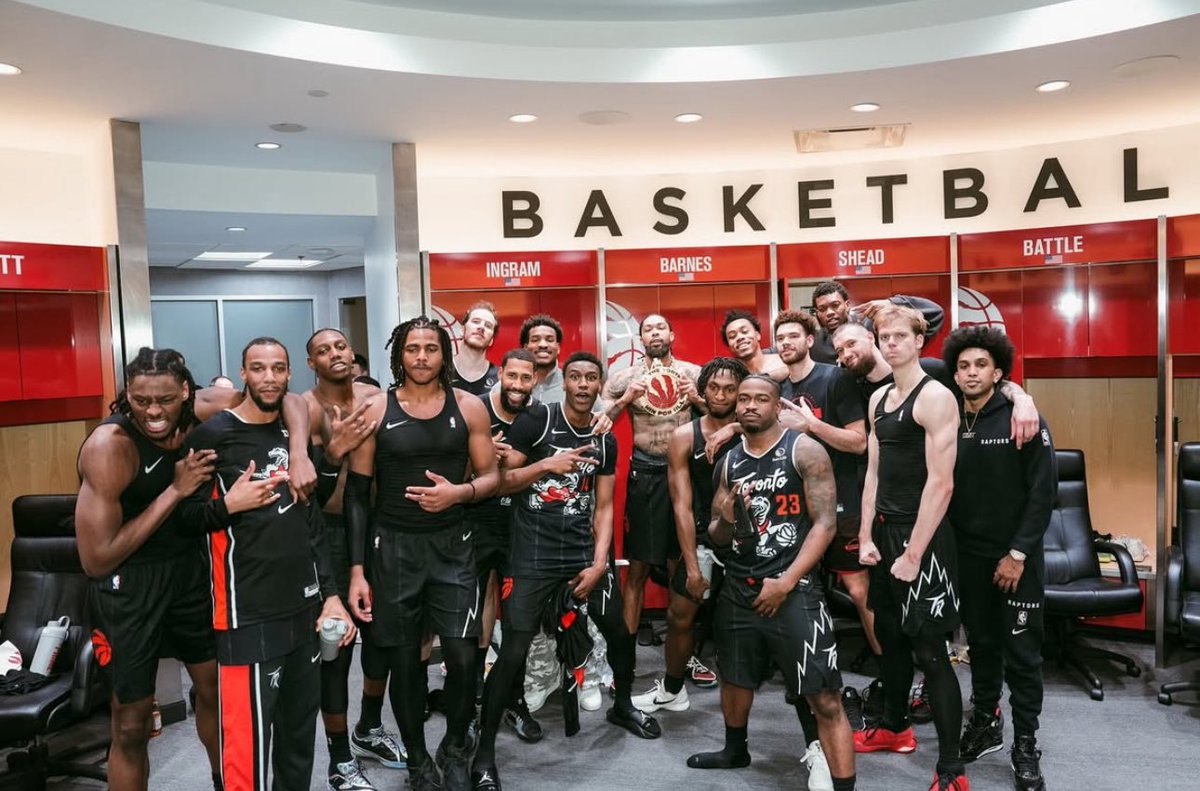 On the verge of tears man 🥲🥲🥲

Long overdue for moments like these.

Job’s far from finished though. More work left to do. 

📸: <a href="/Raptors/">Toronto Raptors</a>
