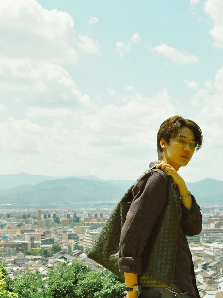 dewjuis's tweet image. When you’re planning an extended holiday, you need a bag that won&apos;t let you down. Explicitly reliable and incredibly spacious, this companion ensures your focus stays on exploring, not on struggling with luggage. Your journey of a thousand miles starts with the right pack.