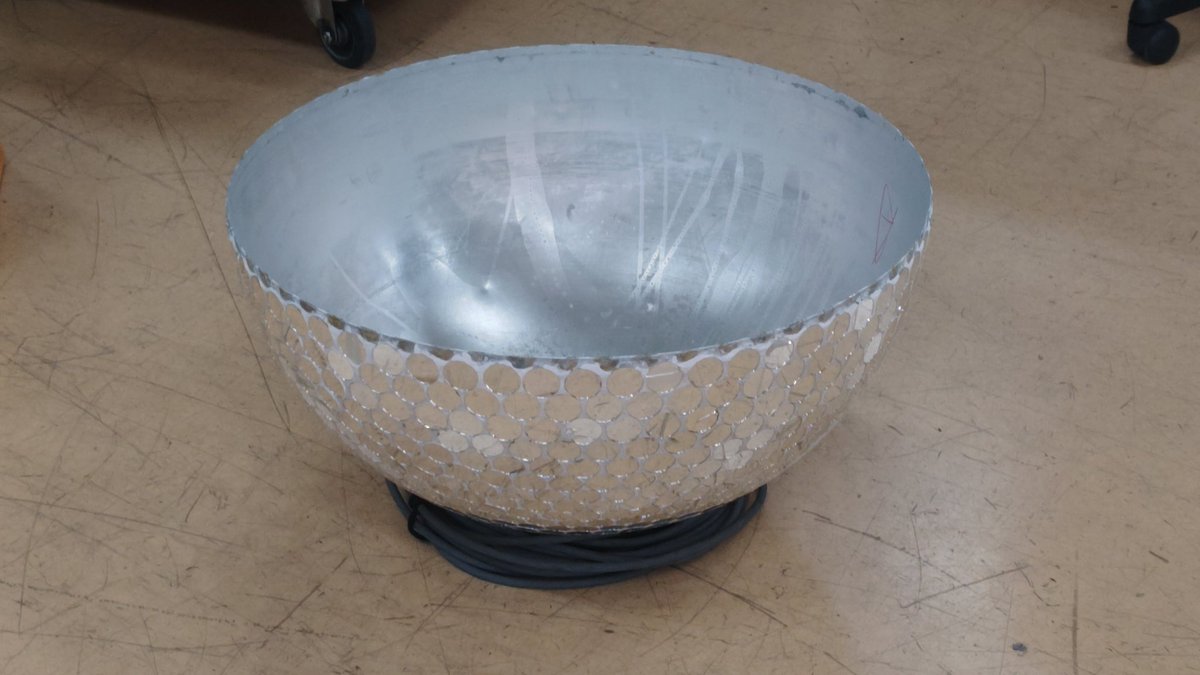 inc_engineer_2's tweet image. 2尺のミラーボールのメンテナンスをしてました。
なかなか中を見る機会は少ないですね。