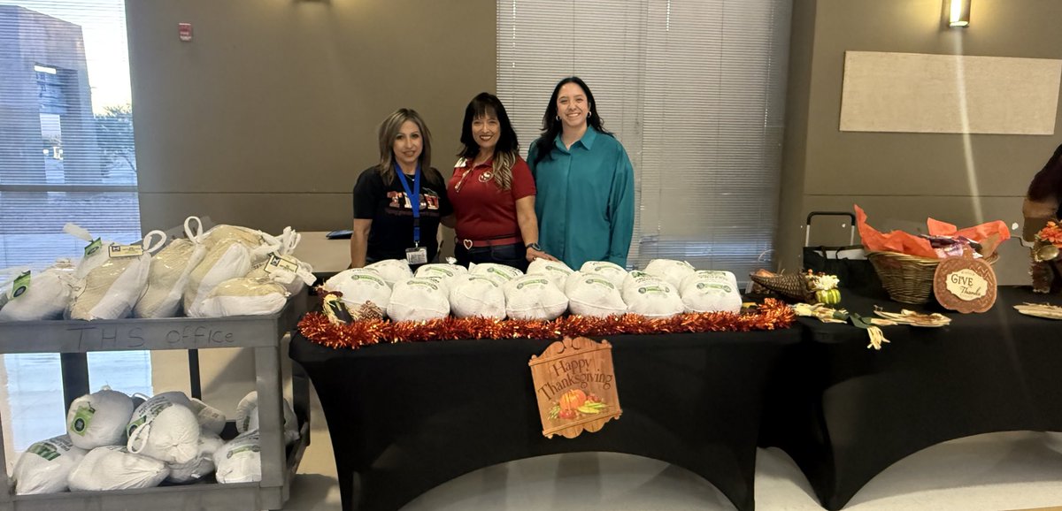 🐾A ❤️ felt thank you to Mrs. Castro, Tornillo Parent Liason &amp; all our partners who generously donated 45 turkeys for Tornillo families!!#TISDProud