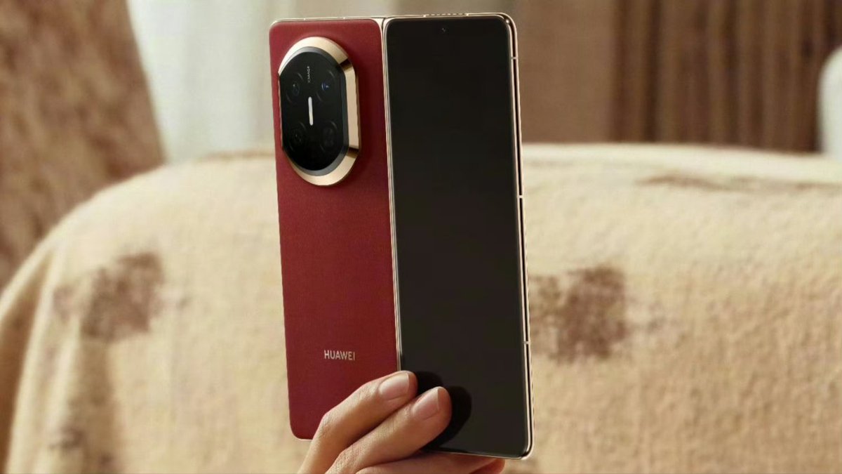 TECHINFOSOCIALS's tweet image. Huawei Mate X7 first appearance has officially been released.

in Shades — White, Purple &amp;amp; Red

— Most Powerful Kirin 9030 Pro Max SoC
— 12GB/16GB/20GB RAM
— 1TB Storage
— 50MP Variable Aperture Primary Camera + Periscope Lens
— Side Finger Reader
— IP58/IP59 Ingress Protection