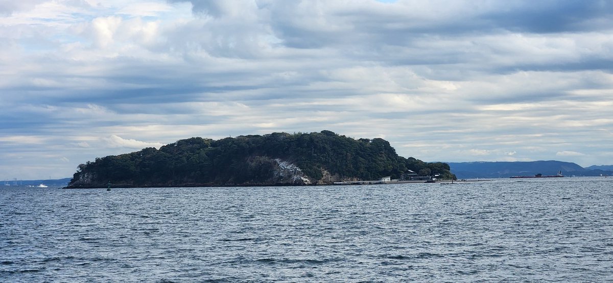 chuukamanraku's tweet image. 18日(火)・19日(水)は定休日で連休になります

今日は嫁ちゃんと東京湾唯一の自然島へ島流し😨🏝️
海を見るとつい釣りがしたくなる😁
#伊奈町　#神奈川　#横須賀
#無人島　#猿島