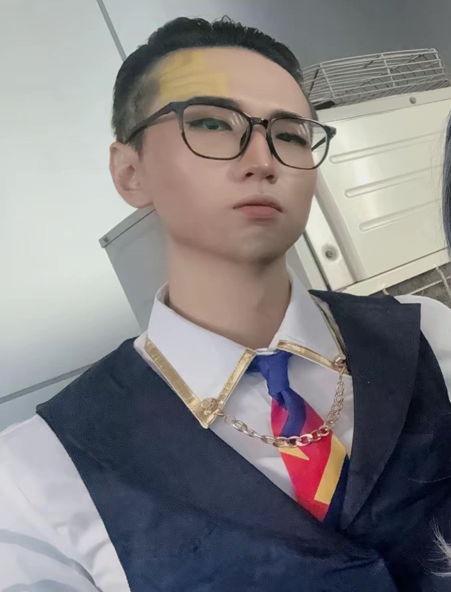 #코스어_𝕏친소 #코스어_𝕏트친소 
이번 지스타 카피타노, 체임버로 양일 다녀온 Ain이라고 합니다. 외지주가 메인이지만 귀칼, 주술, 발로, 방송인 등 다양하게 하니 친해지고 싶으신분들 다가와주셔요! 흔적 남겨주시면 코스어, 사진사 분들 위주로 받겠습니다!