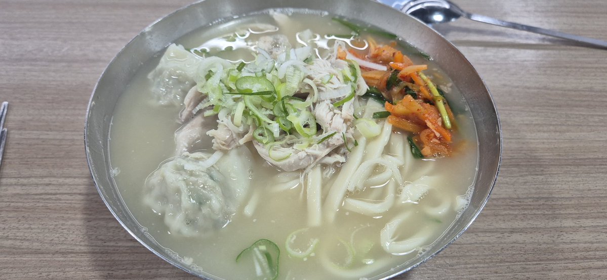 developermin1's tweet image. 늦은 점심 진주집 닭칼국수
