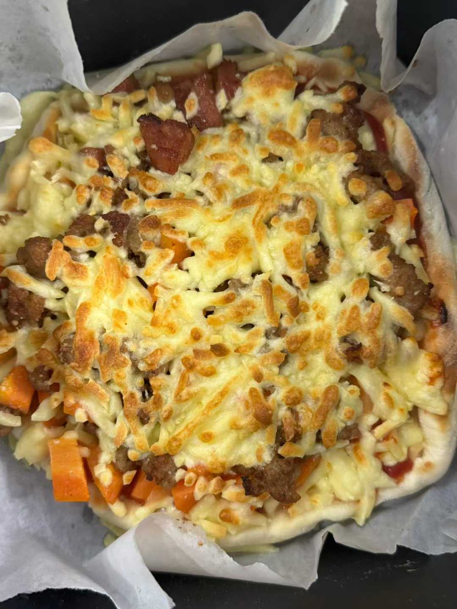 自制披萨主打的就是肉多，芝士多