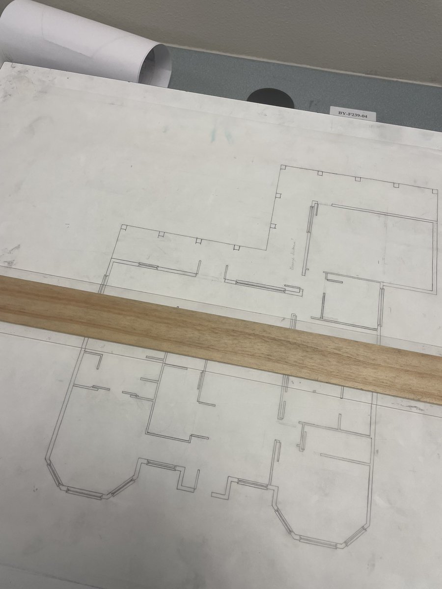 BlinnArch's tweet image. Graphics I is deep into their final project house designs… but before pencils hit the paper, why not kick things off with a push-up competition? 💪📐
Architects in training and built-in workout partners. Only at Blinn Architecture.
#BlinnArchitecture #DesignStudio #StudentLife”