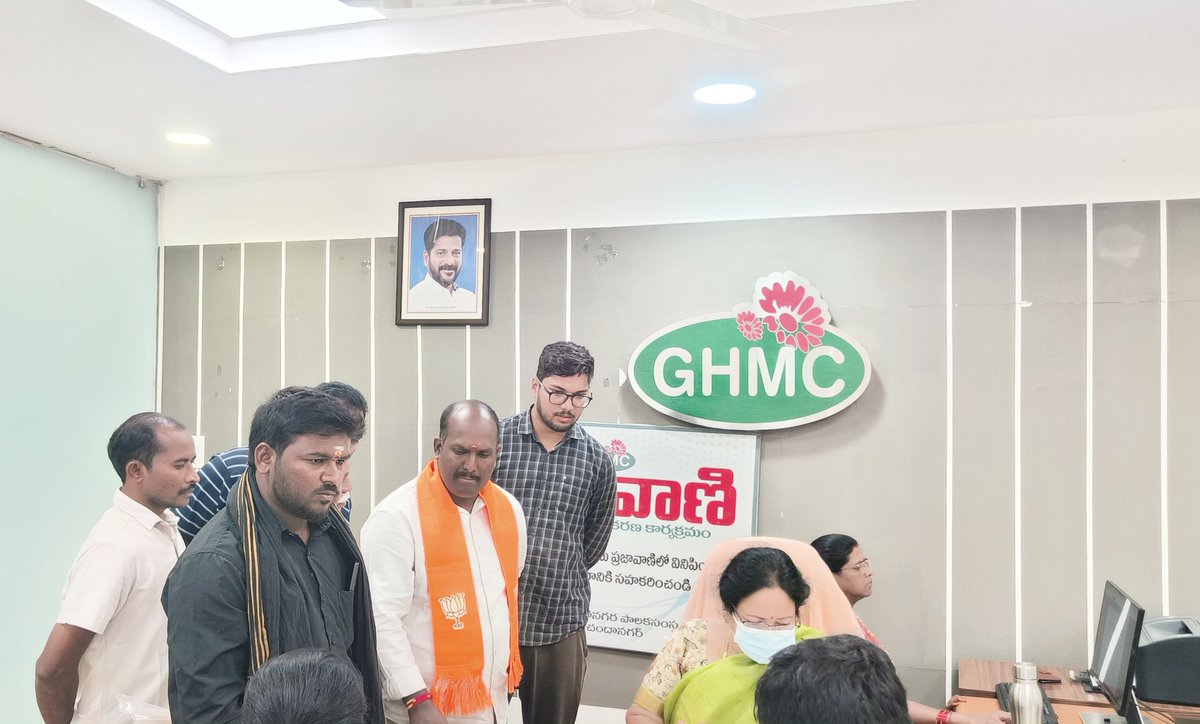 JithenderkBjym's tweet image. హఫీజ్ పేట్ డివిజన్ పరిధిలోని పెండింగ్ సీసీ రోడ్డు,మంచినీటి పైప్ లైన్ లీకేజ్ మరమత్తులు చేయాలని,ఇతర అభివృద్ధి పనులు వెంటనే పూర్తి చేయాలని @Dc21Ghmc డిప్యూటీ కమిషనర్ గారిని,@HMWSSBOnline చందానగర్ సెక్షన్ మేనేజర్ గారిని బీజేపీ నాయకులతో కలిసి వినతిపత్రం ఇవ్వడం జరిగింది.@BJP4Telangana