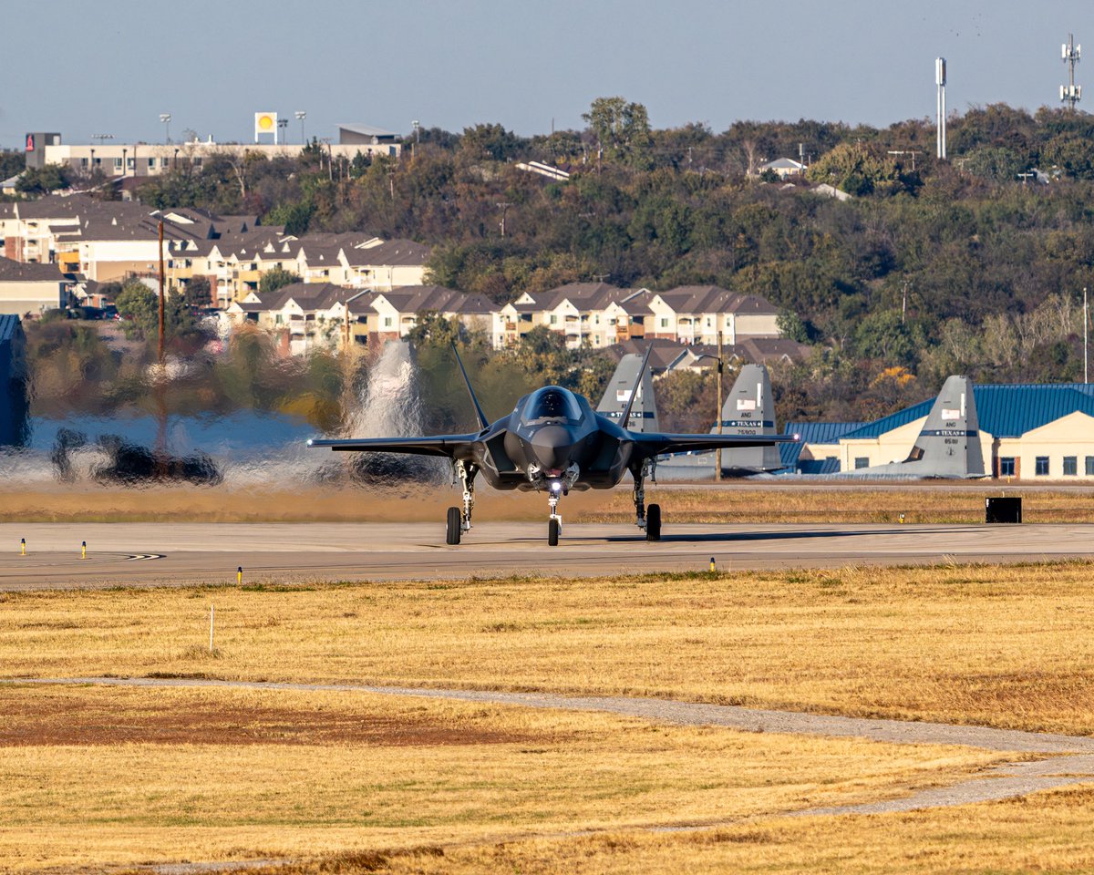 KpAviationPhoto's tweet image. Today’s test flights I caught — 11-17-2025. I’m working on finding out what also flew a test flight. Was told 59-8207 also flew today. 

Strike 61 — F-35A 23-5889 🇺🇸
Lightning 51 — F-35B 59-8208 🇯🇵

Lightning 51 looked clean today with no issues in the air. @LockheedMartin seems…