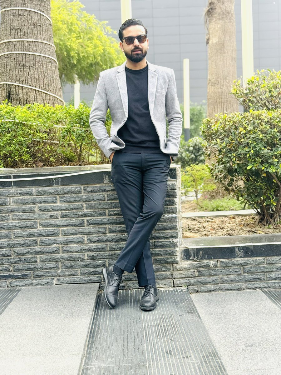 ImKuldeepRaghav's tweet image. Winter vibes loading… ❄️✨

#Winters #winteroutfitideas #winteriscomming #wintervibes❄️ #office #officelooks #Formals